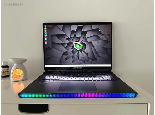 RTX4070 i9-13950HX 5600MHz QHD 17.3" Windows 11 Pro Semruk V9.2